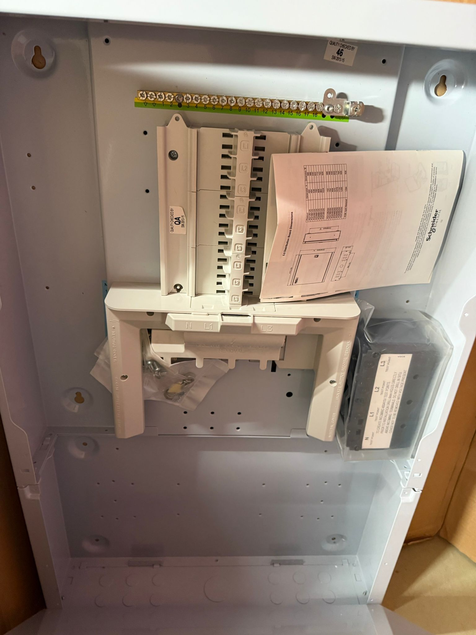 Schneider 18 Single Pole Ways Type B Distribution Board KQ18B250