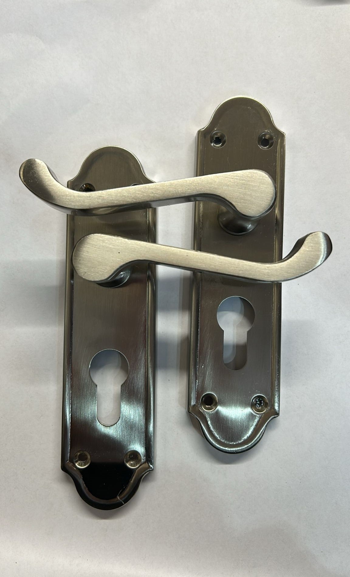 Jedo Sherborne Scroll Latch Furniture Satin Nickel Finish Door Handle Pair (JV261SN)