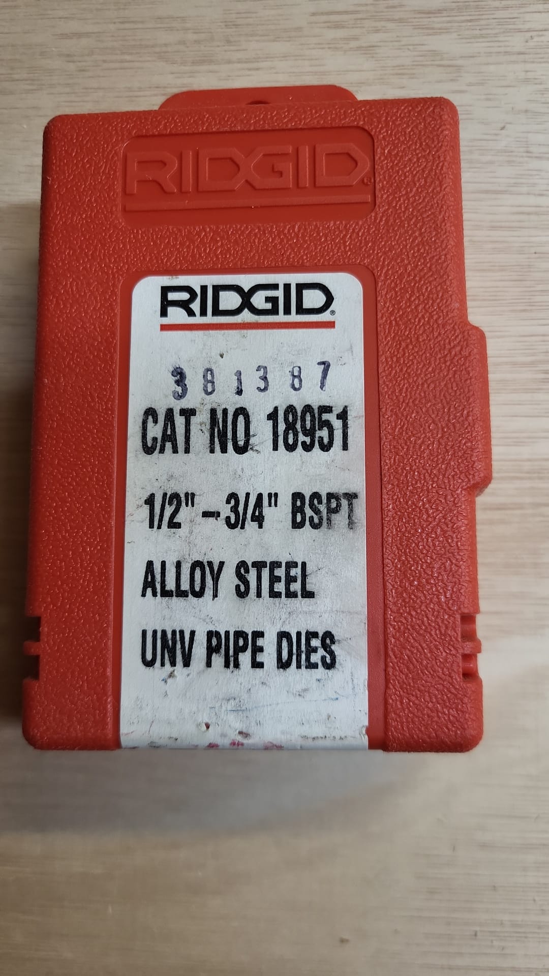 Rigid Threading Machine Dies 1/2 - 3/4in BSPT 18951 (No 3 Missing)