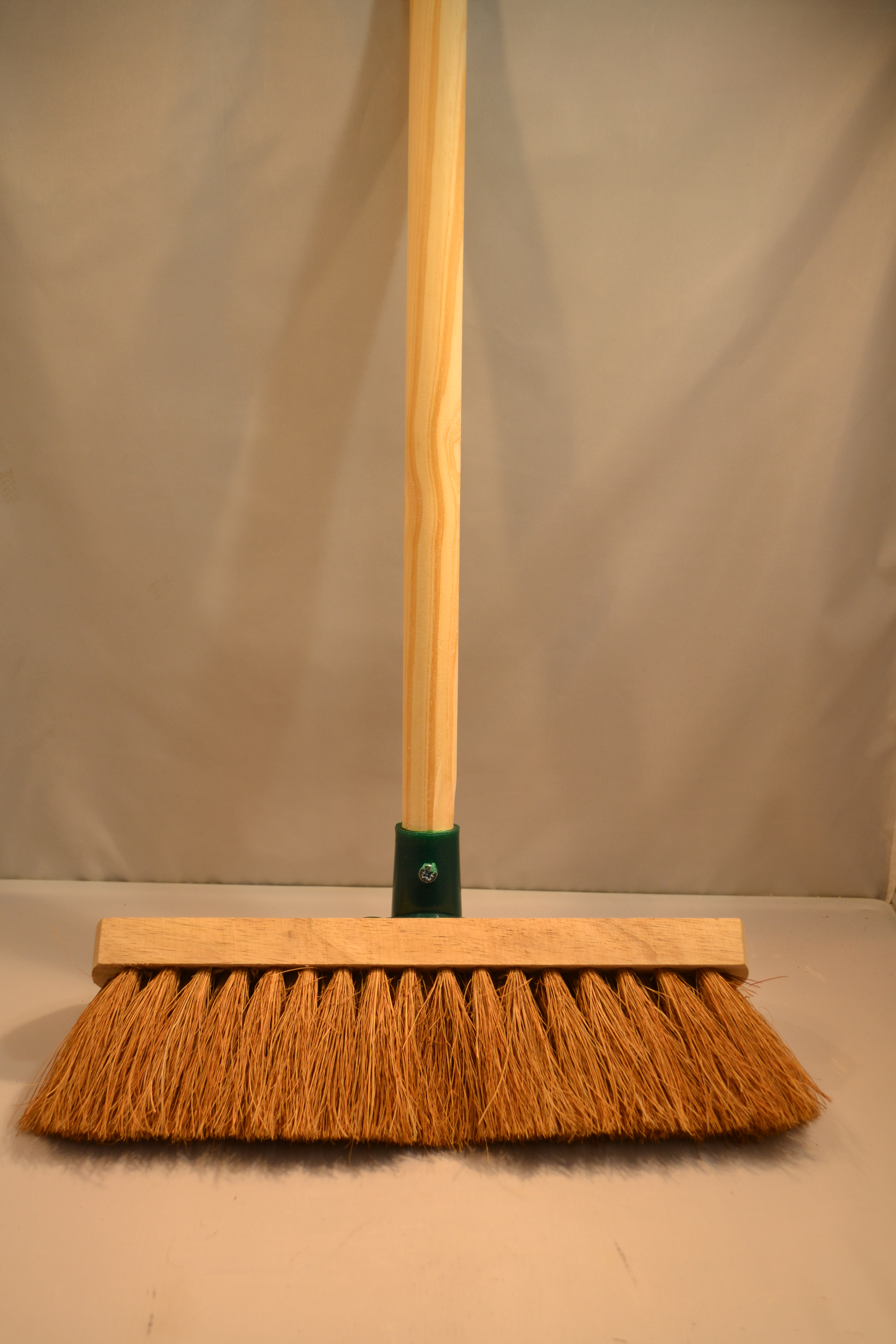 Charles Bentley - Coco Brush and Handle - 11.5"