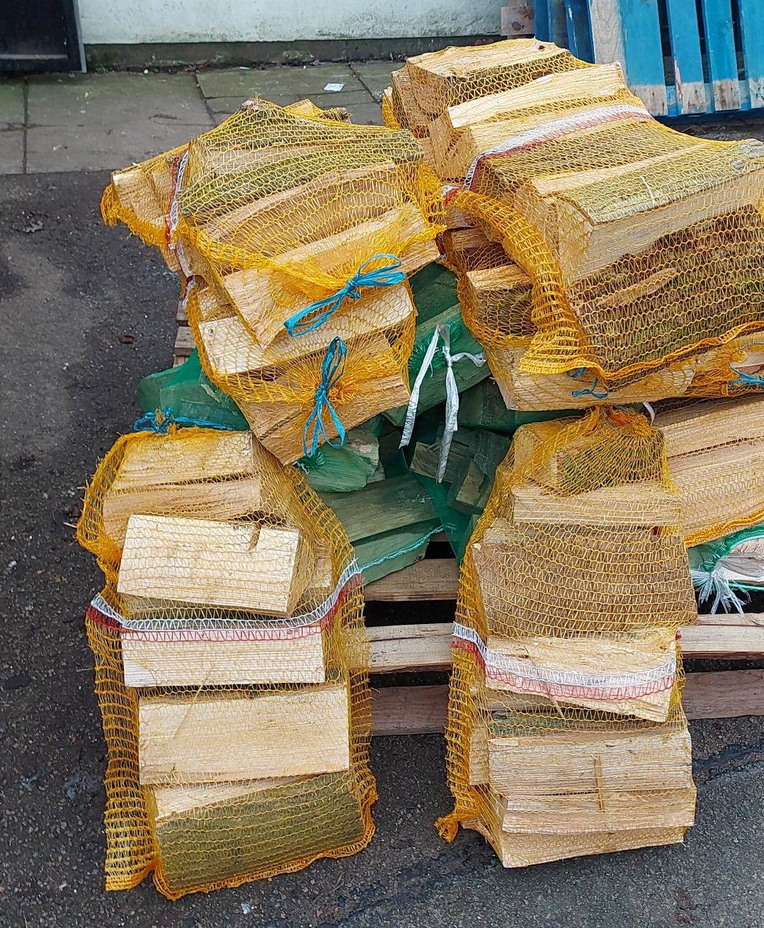 Seasoned Hardwood or Softwood Logs Netted Sacks (LOCAL PICKUP / DELIVERY ONLY)