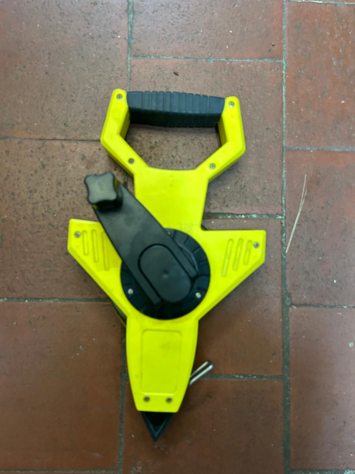 30m / 100ft Open Frame Fibreglass Tape Measure